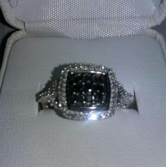10K White Gold w/ Blk&White Diamonds (Video) - Picture 1 of 9